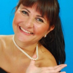                     Titia                