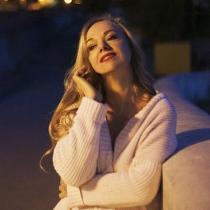                     Anouk1                