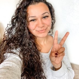                     Adrianala                