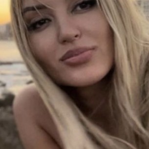                     Yoella                